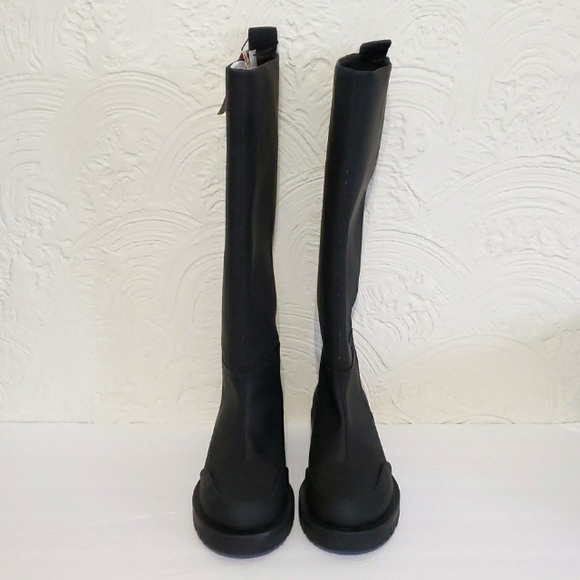 RARE ZARA Lug Sole Low Heel Black Rubberized Bloggers Favorite Size 7.5 - Picture 3 of 10